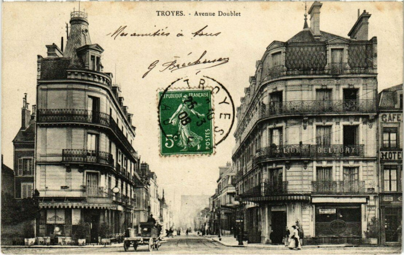 Carte postale ancienne Troyes - Avenue Doublet à Troyes