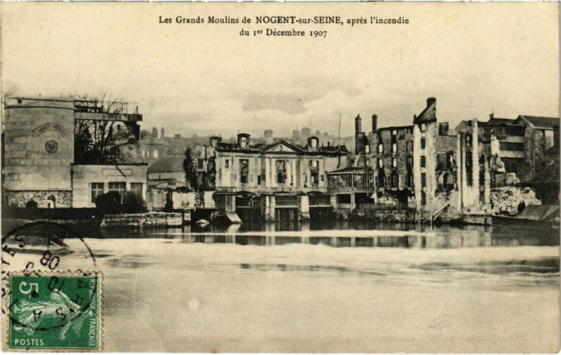 Carte postale ancienne Nogent-sur-Seine - Les grands Moulins apres l'incendie à Nogent-sur-Seine