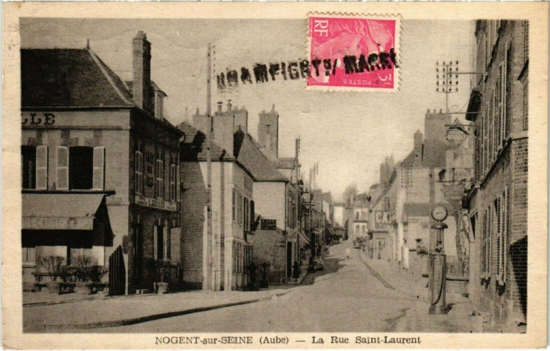 Carte postale ancienne Nogent-sur-Seine - Rue Saint-Laurent à Nogent-sur-Seine