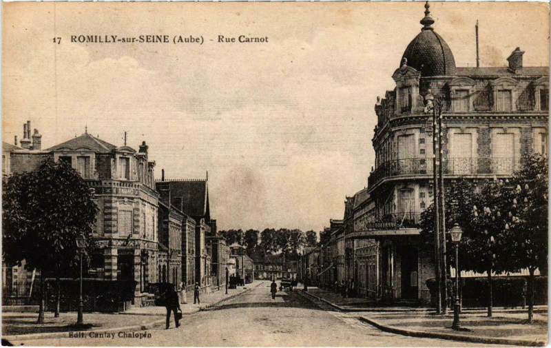 Carte postale ancienne Romilly-sur-Seine Rue Carnot Aube à Romilly-sur-Seine