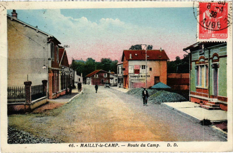 Carte postale ancienne Mailly-le-Camp Route du Camp Aube à Mailly-le-Camp