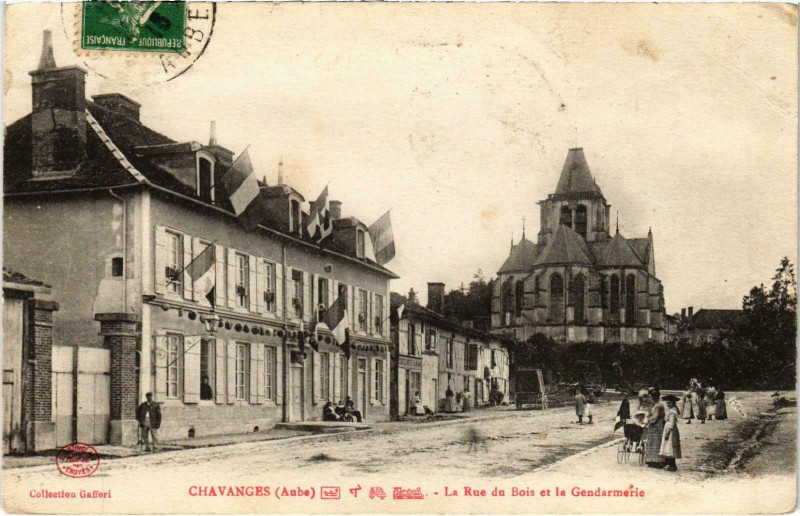 Carte postale ancienne Chavanges La Rue du Bois et la Gendarmerie à Chavanges