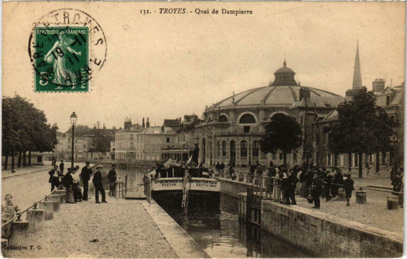Carte postale ancienne Troyes Quai de Dampierre Aube à Troyes