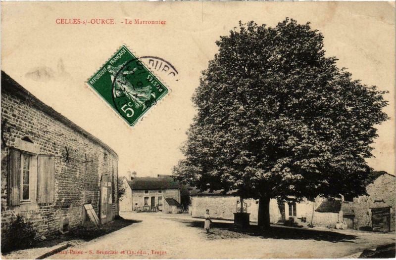 Carte postale ancienne Celles sur Ource La Marronnier Aube à Celles-sur-Ource