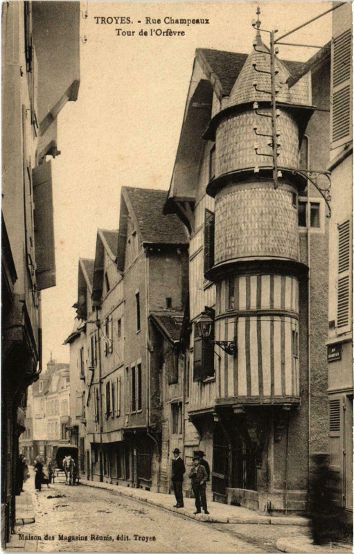 Carte postale ancienne Troyes Rue Champeaux Aube à Troyes