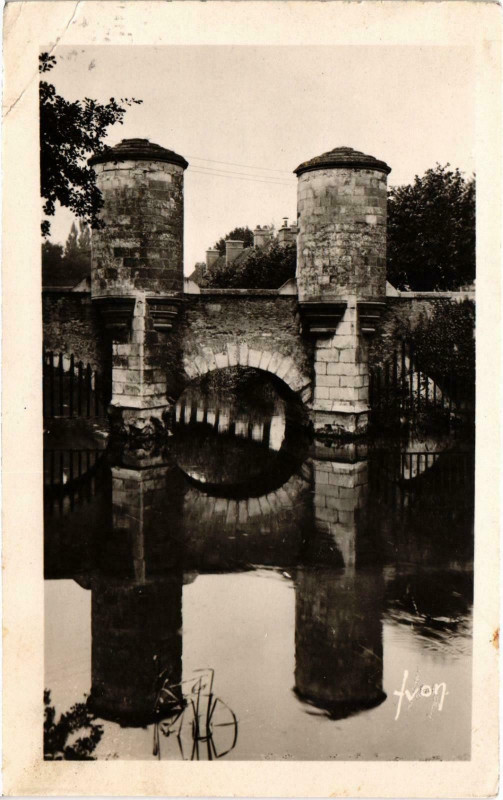 Carte postale ancienne Troyes Pont fortifié Sainte-Catherine Aube à Troyes