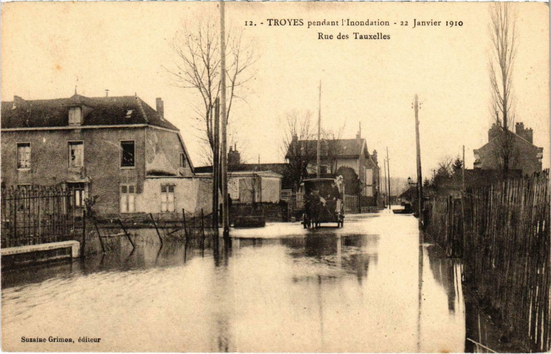 Carte postale ancienne Troyes pendant l'Inondation Rue des Tauxelles Aube à Troyes