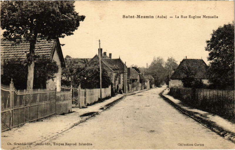 Carte postale ancienne Saint-Mesmin La Rue Eugene Menuelle Aube à Saint-Mesmin