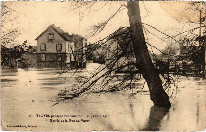 Carte postale ancienne Troyes Pendant l'Inondation Aube à Troyes