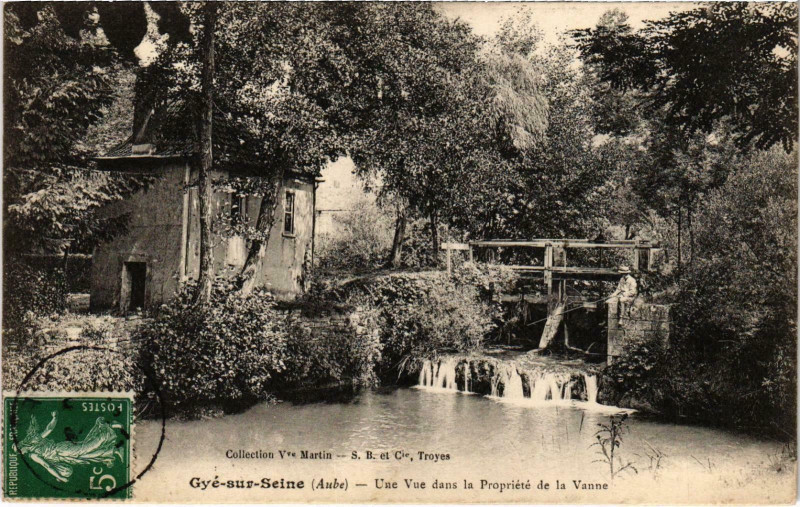 Carte postale ancienne Gye-sur-Seine Une Vue dans la Propriété Aube à Gyé-sur-Seine