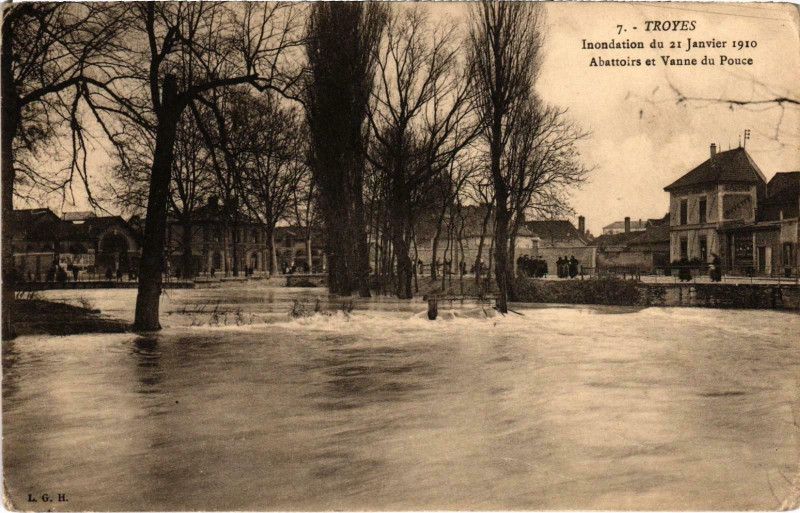 Carte postale ancienne Troyes Inondations Aube à Troyes