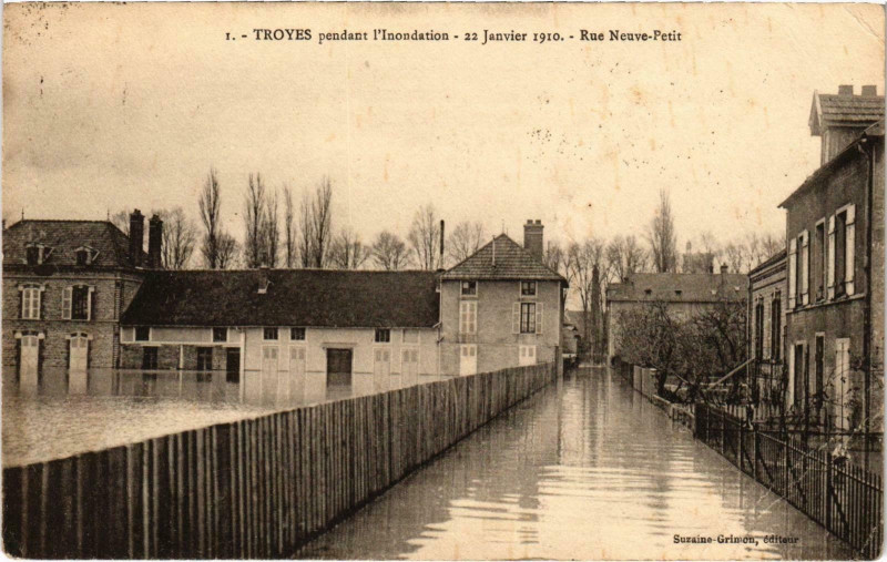 Carte postale ancienne Troyes Pendant l'Inondation Aube à Troyes