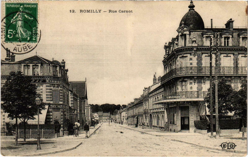 Carte postale ancienne Romilly Rue Carnot Aube
