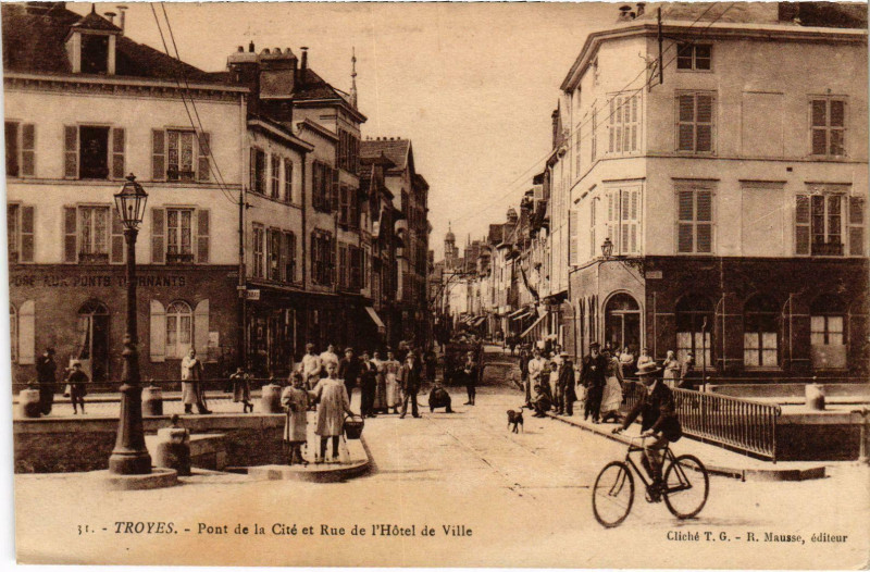 Carte postale ancienne Troyes Pont de la Cité Aube à Troyes