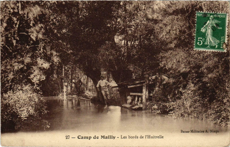 Carte postale ancienne Camp-de-Mailly Les Bords de l'Huitrelle Aube