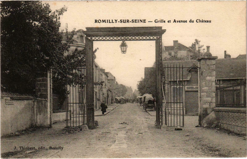 Carte postale ancienne Romilly-sur-Seine Grille et Avenue du Chateau Aube à Romilly-sur-Seine