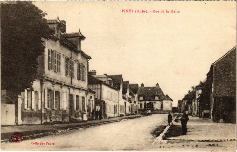 Carte postale ancienne Piney Rue de la Halle Aube à Piney