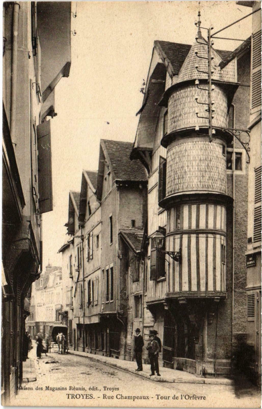 Carte postale ancienne Troyes Rue Champeaux Aube à Troyes