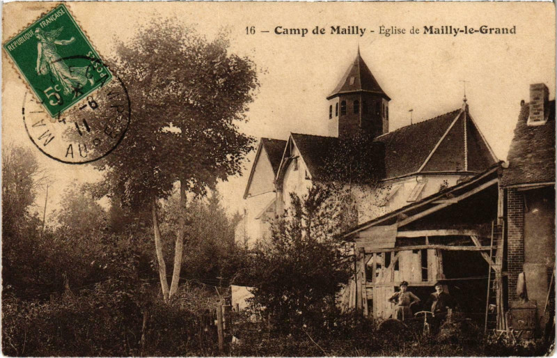 Carte postale ancienne Camp-de-Mailly Eglise de Maily le Grand Aube