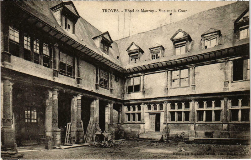 Carte postale ancienne Troyes Hotel de Mauroy Aube à Troyes