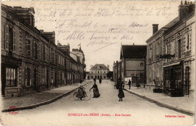 Carte postale ancienne Romilly-sur-Seine Rue Carnot Aube à Romilly-sur-Seine