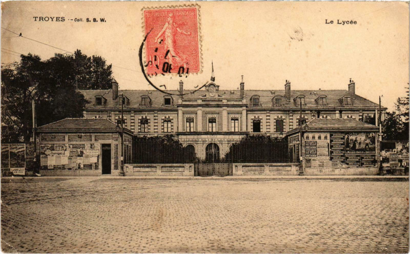 Carte postale ancienne Troyes Le Lycée Aube à Troyes