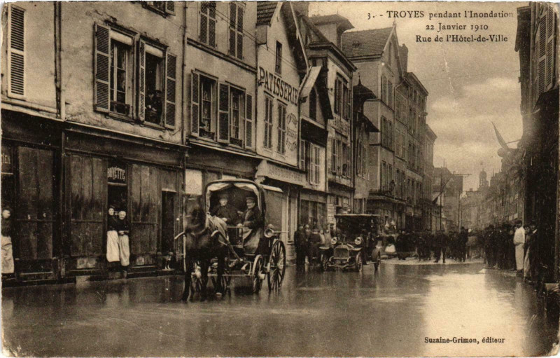 Carte postale ancienne Troyes pendant l'Inondation Aube à Troyes