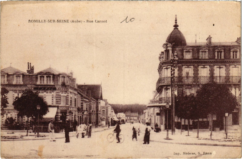 Carte postale ancienne Romilly-sur-Seine Rue Carnot Aube à Romilly-sur-Seine