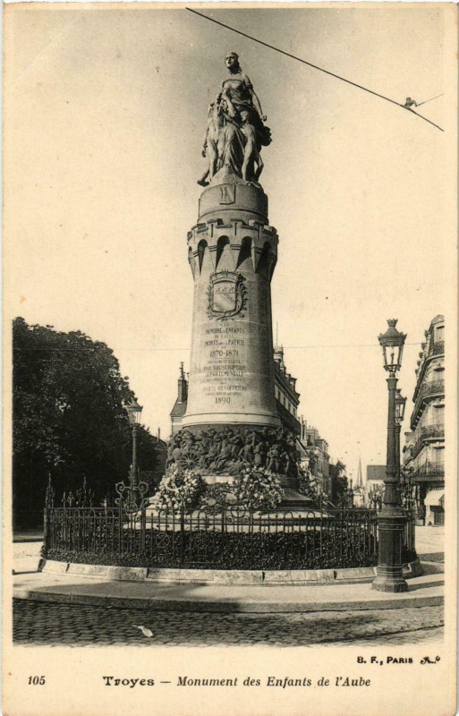 Carte postale ancienne Troyes- Monument des Enfants de l'Aube France à Troyes