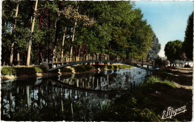 Carte postale ancienne Romilly sur Seine- La Piscine sur le Canal du Moulin France à Romilly-sur-Seine