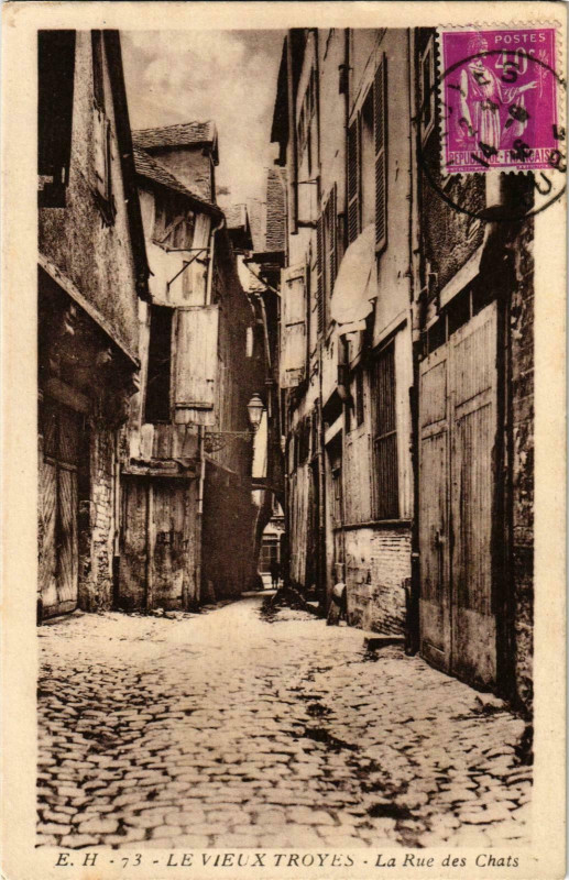 Carte postale ancienne Troyes- La Rue des Chats France à Troyes