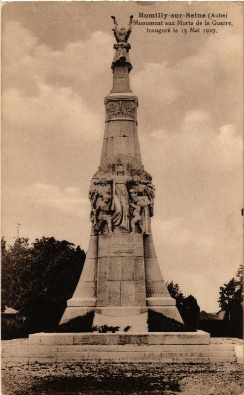 Carte postale ancienne Romilly sur Seine- Monument aux Morts de la Guerre France à Romilly-sur-Seine