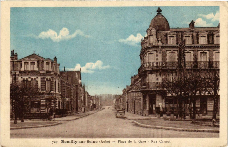 Carte postale ancienne Romilly sur Seine- Place de la Gare, Rue Carnot France à Romilly-sur-Seine