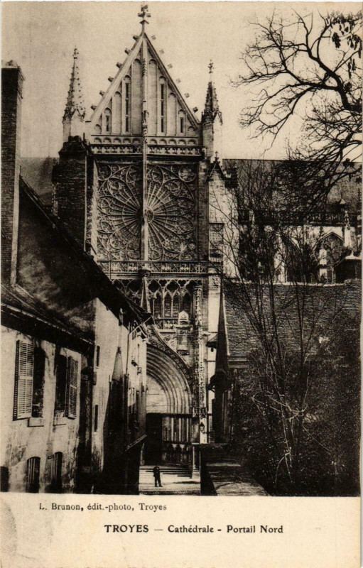 Carte postale ancienne Troyes- Cathedrale , Portail Nord France à Troyes