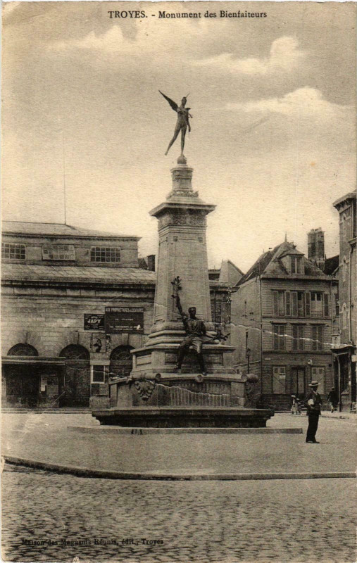 Carte postale ancienne Troyes- Monument des Bienfaiteurs France à Troyes