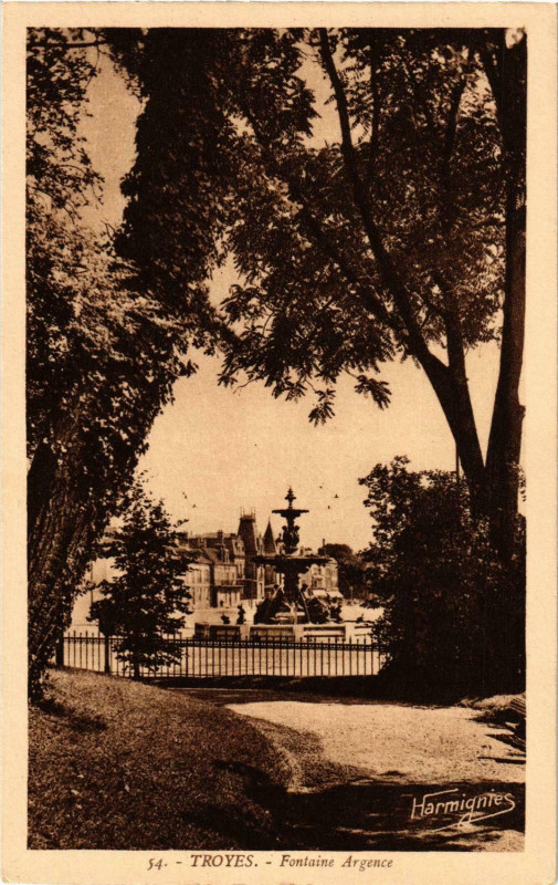 Carte postale ancienne Troyes- Fontaine Argence France à Troyes