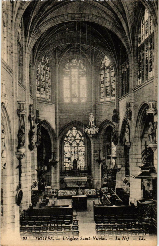 Carte postale ancienne Troyes- Eglise Saint Nicolas, La Nef France à Troyes