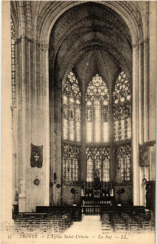Carte postale ancienne Troyes- Eglise Saint Urbain , La Nef France à Troyes