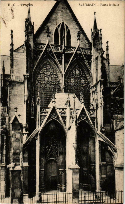 Carte postale ancienne Troyes- Eglise Saint Urbain , Porte laterale France à Troyes