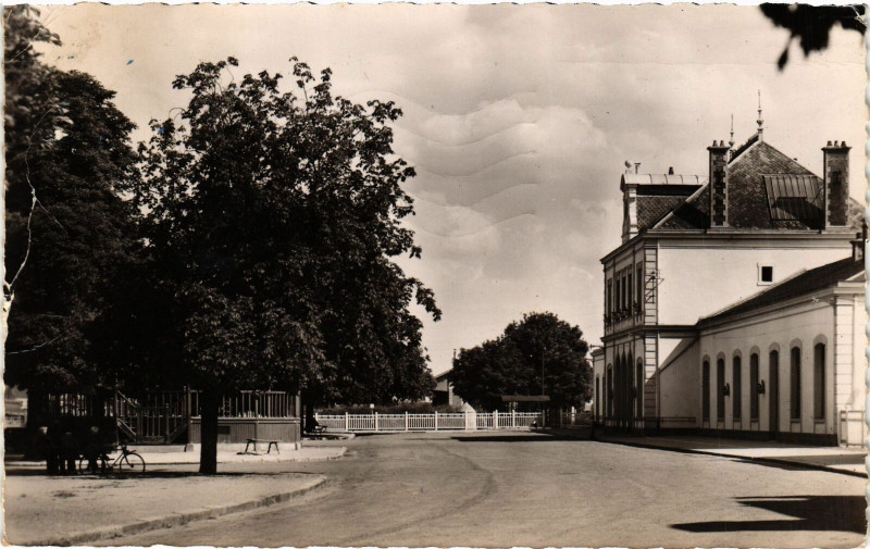 Carte postale ancienne Romilly sur Seine- La Gare France à Romilly-sur-Seine