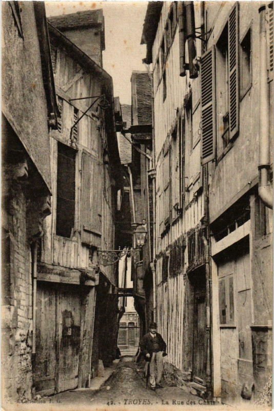 Carte postale ancienne Troyes- La Rue des Chats France à Troyes
