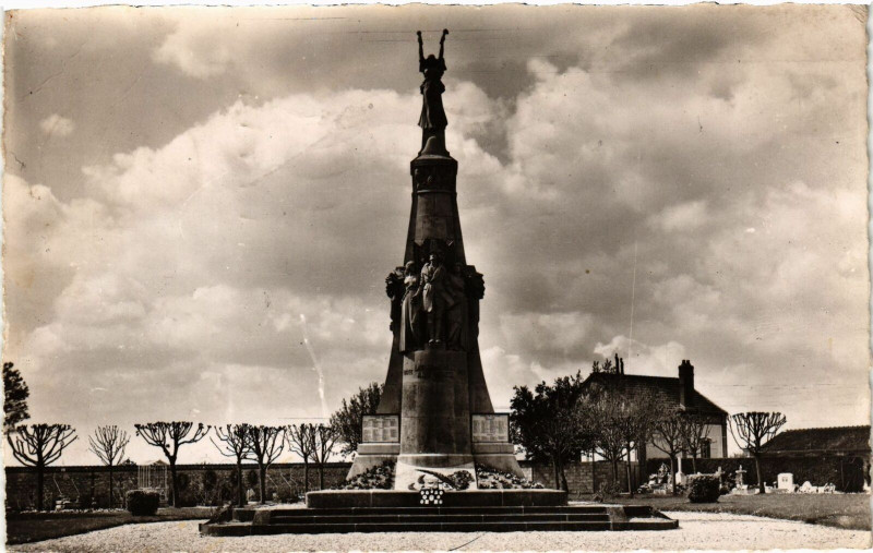 Carte postale ancienne Romilly sur Seine- Le Monument aux Morts France à Romilly-sur-Seine