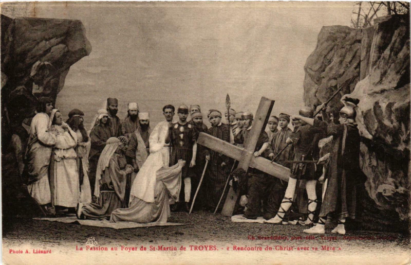 Carte postale ancienne Troyes- La Passion au Foyer deSaint-Martin France à Troyes