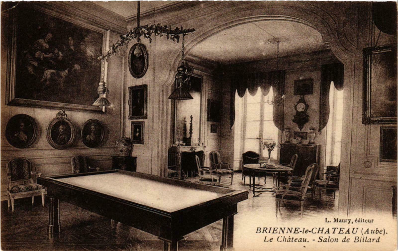 Carte postale ancienne Brienne le Chateau- Le Chateau ,Salo de Billard France à Brienne-le-Château