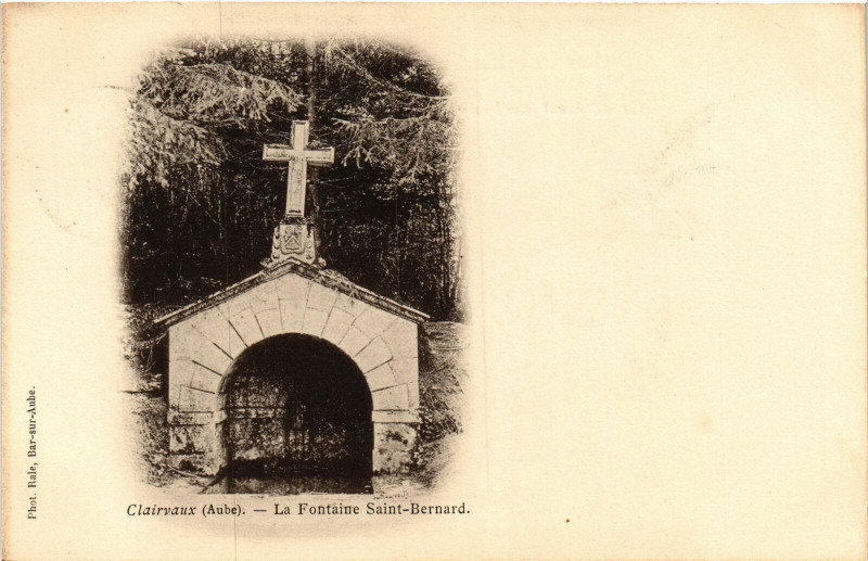 Carte postale ancienne Clairvaux- FontaineSaint-Bernard France à Fontaine