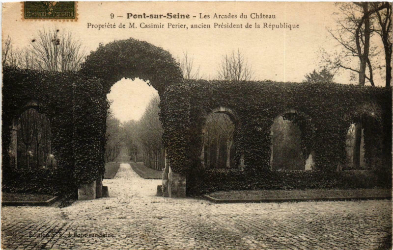Carte postale ancienne Pont sur Seine- Les Arcades du Chateau France à Pont-sur-Seine