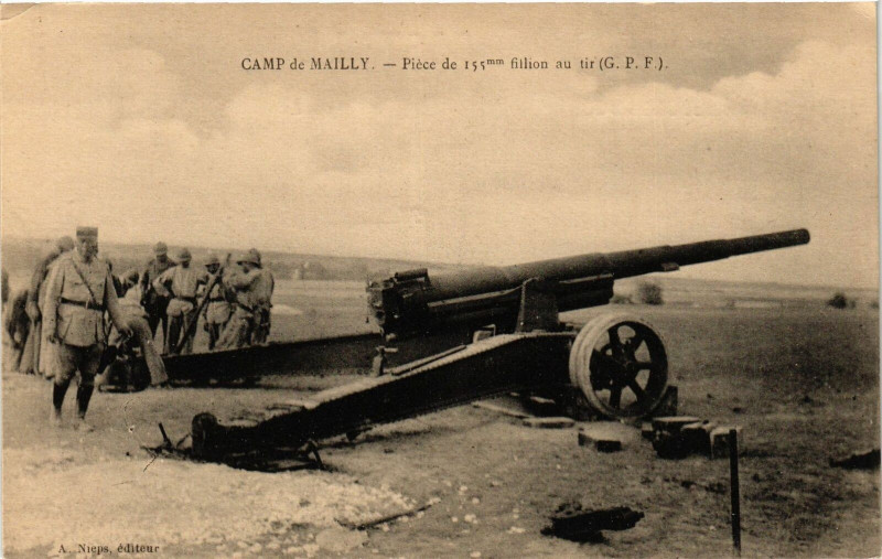 Carte postale ancienne Mailly le Camp- Piece de 155mm fillion au tir France à Mailly-le-Camp