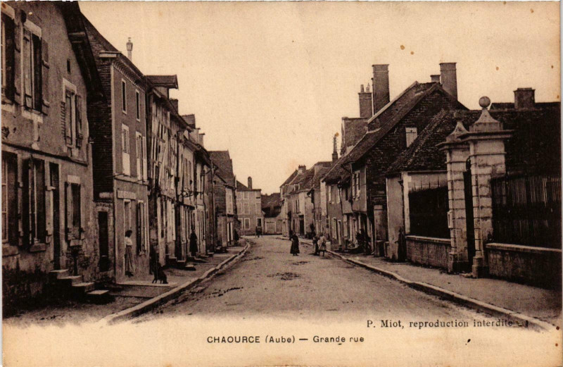 Carte postale ancienne Chaource- Grande Rue France à Chaource