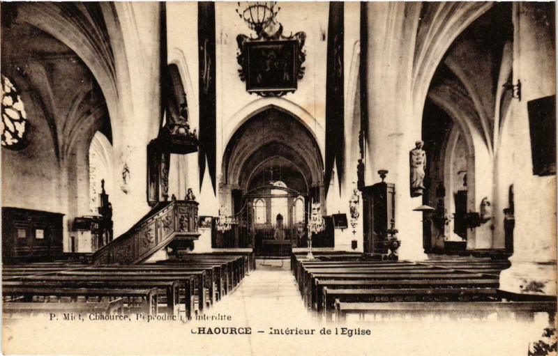 Carte postale ancienne Chaource- Interieur de l'Eglise France à Chaource