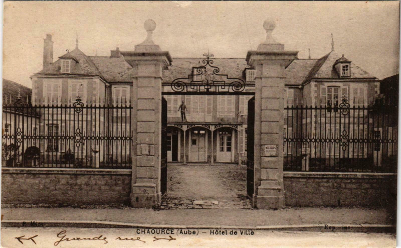 Carte postale ancienne Chaource- Hotel de Ville France à Chaource
